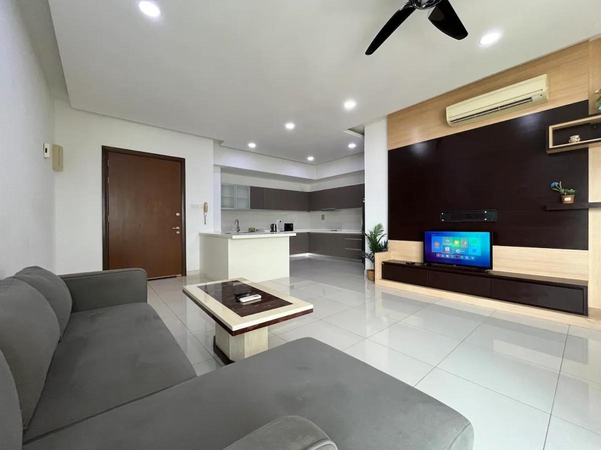 By Regalia Apartment *